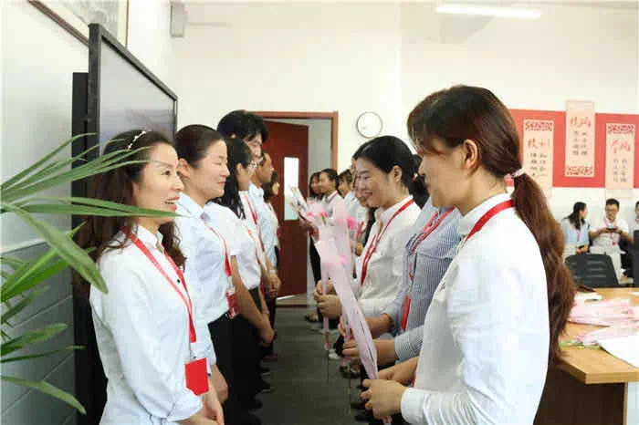 攜手并肩，共鑄輝煌|蚌埠培文初中部青藍(lán)工程啟動