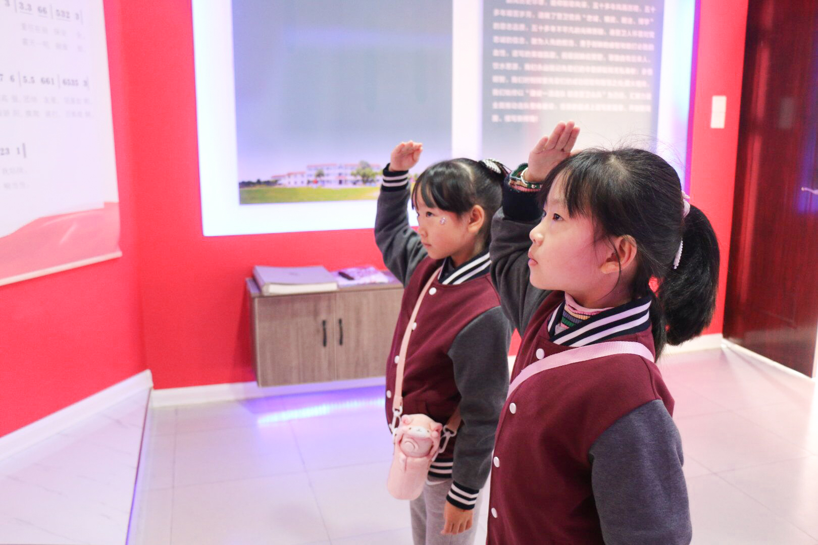 童心向黨，伴我成長(zhǎng)---北大培文蚌埠實(shí)驗(yàn)學(xué)校小學(xué)部一年級(jí)入隊(duì)儀式