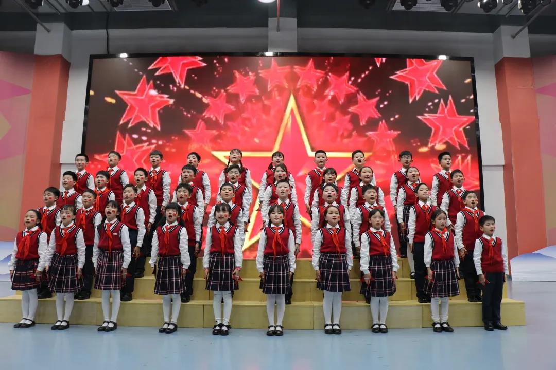 童唱新時(shí)代，共抒愛國情，齊獻(xiàn)愛國心