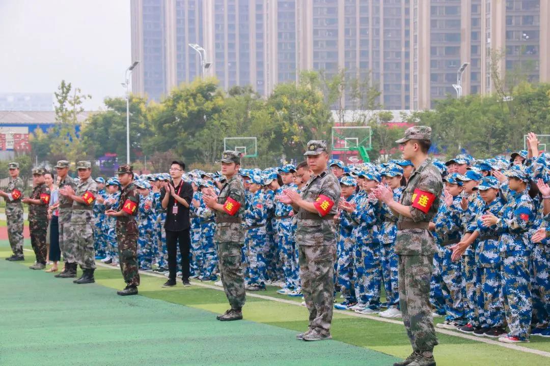 戎裝展英姿 學(xué)子揚軍魂|北大培文蚌埠實驗學(xué)校舉行2021級新生軍訓(xùn)開營儀式