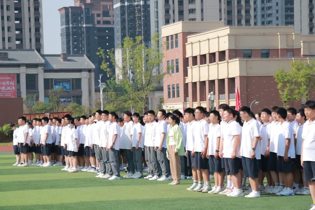 陽光跑操對(duì)抗賽 颯爽英姿向未來︱記初中部七、八年級(jí)跑操對(duì)抗賽