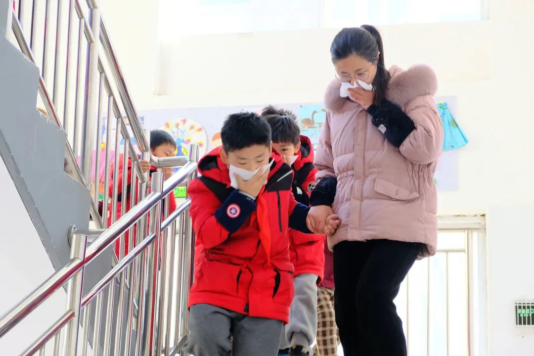 消防常演練，安全記心間 | 小學(xué)部“消防疏散演練”活動