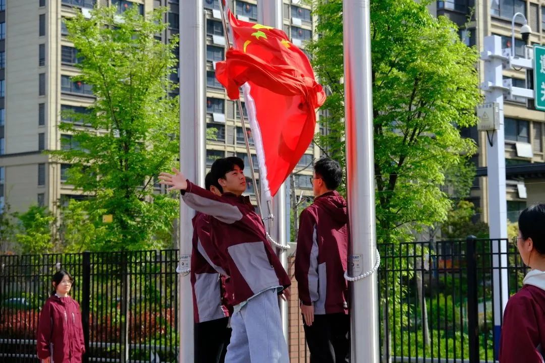與春風(fēng)為伴，攜安全同行 | 蚌埠博雅培文第十周升旗儀式