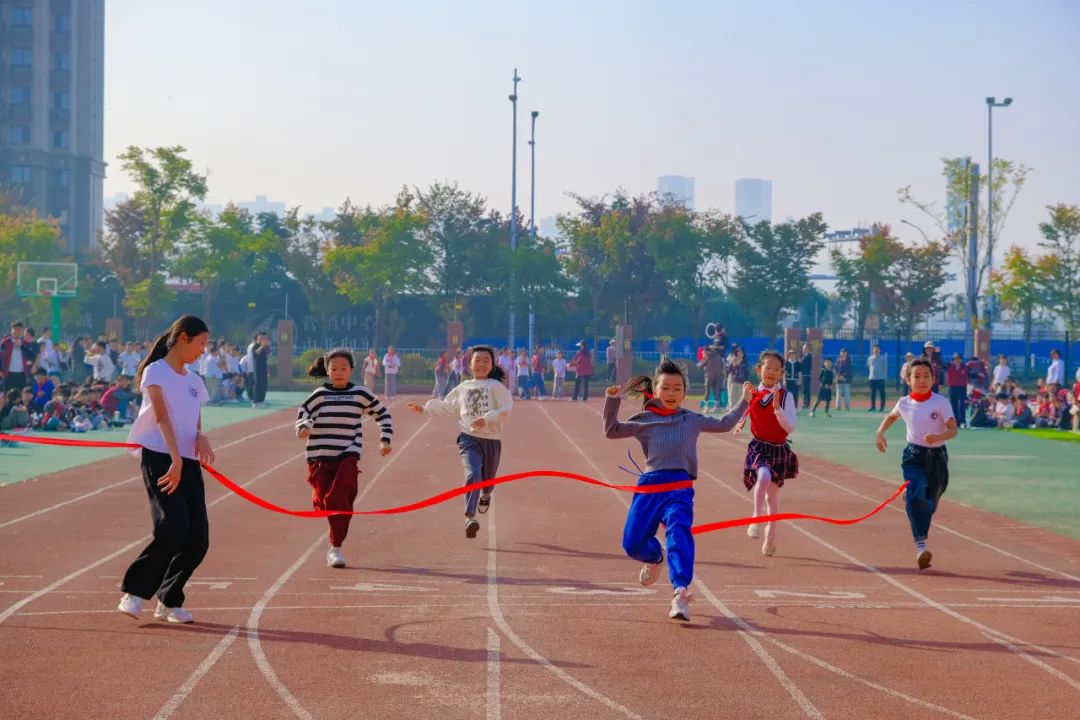 【小學(xué)部運動會?賽場集錦】陽光運動展風(fēng)采，強國少年向未來