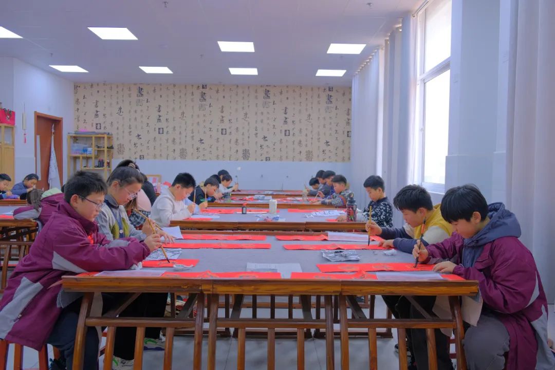 書法潤童心 墨香溢校園 | 蚌埠博雅培文小學(xué)部“迎新年”書寫春聯(lián)活動
