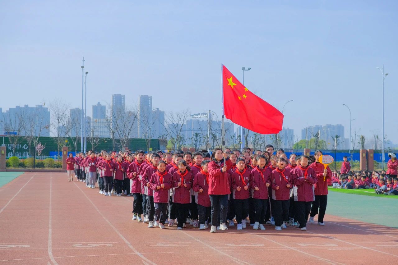 陽光體育共成長，助力“雙減”深扎根 | 蚌埠博雅培文小學(xué)部激情跑操比賽